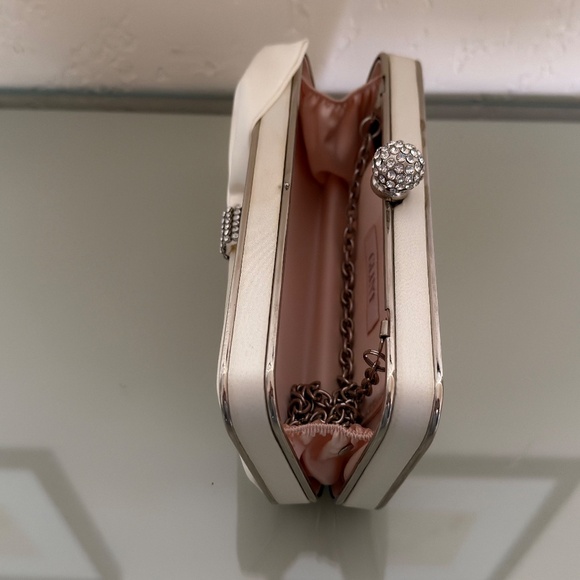 Glint — White Bow Clutch — Great Condition - Picture 5 of 6